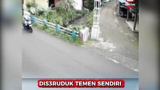 siswi sma seruduk mobil