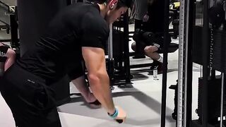 When a friend invited you to the gym and then he immediately tries to take your working weight