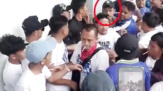 Momen Respect Saat Viking dan Bobotoh Amankan Suporter Persija