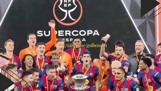 AMPEONES! BARÇA ANGKAT TROFI SUPERCOPA