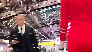Catching the reactions of colleagues