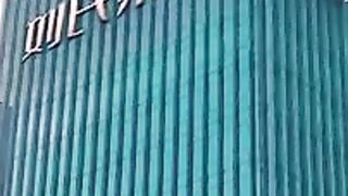 The young man accidentally peeks into the unique side of his cold female boss, but.