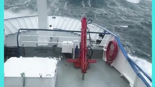 Terrifying ocean swells during Stom Goretti