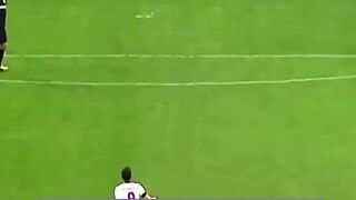 Tendangan Bebas Paling Gila Di Sepak Bola