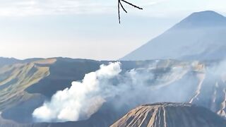 Java Active Giant The Breathtaking View of Mount Bromo