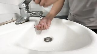 Urine and smell make me have to bathe kitten