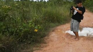 Buaya kecil ini di beri nama een dan dikasih daging ayam