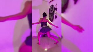 Indian Girl Romsha Singh Dance