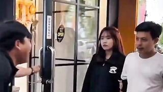 Kata owner. Kalo layanin pelanggan gak boleh cemberut