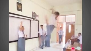 yang ketawa masuk dosa Memelucu