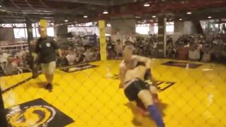 Ilia Topuria setelah finis dalam waktu 10 detik pada tahun 2014.mp4