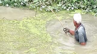 Incredible Old Fisherman Defeats BIGGEST Monster Arapaima!
