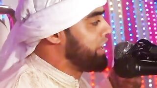 Quran pak ki tiawat horahi ha .tawaja say suny plz bohot he khubsoorat awaz ma.
