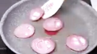 How to Cook Eggs with Tomatoes and Cheese for Breakfast. Tomatoes. Onion.Eggs.