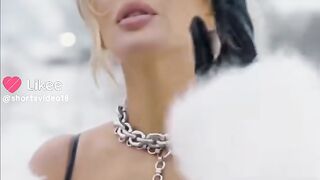 The Dogs and the Hot Beauty