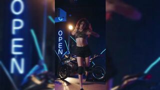 Indian Girl Neelam Shaikh Dance