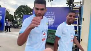 Kenapa Thom Haye Belum Gabung Persib? Ternyata Ini Alasannya!