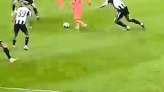Pedri Incredible Dribble vs Newcastle