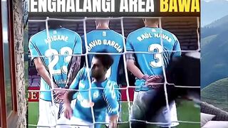 ???? Mereka mencoba menghentikan free kick Messi…