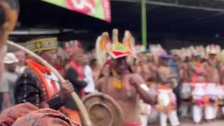Pesona penampilan pemain caci laki adat Manggarai