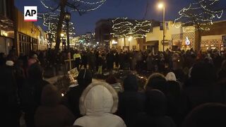 Hundreds gather at memorial for man fatally shot by federal officer in Minneapolis.