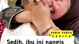 Seorang ibu yang Dipertemukan dengan seorang anak laki laki yang mirip sekali dengan putranya