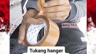 cara praktis pakai payung saat hujan