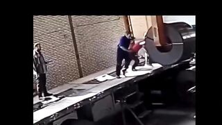 Selalu waspada dan berhati-hati di manapun kalian berada