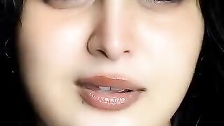 A Lovely Women Sing a Song
