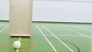 Tantangan Kekuatan Tendangan Roberto Carlos ????