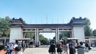 I bought an hat!Filming at the Temple of Heaven in Beijing, sharing beautiful hopes