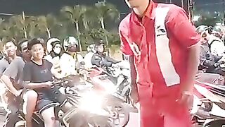 MAKE YOU LAUGH DOLPHINS dance when the petrol runs out #video #viralfunnyvideo2022 #shorts #dance