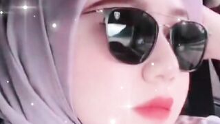 Naik motor cantik mulus gemoy????