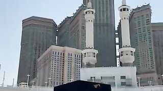 Ka’bah tak pernah sepi