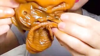 Spicy chicken head mukbang