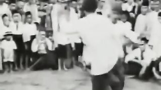 Pertunjukan Pencak Silat Kerinci,Jambi dalam rangka upacara Kebudayaan sekitar (1900-1915)