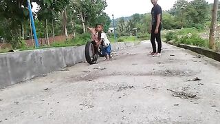 Permainan tradisional saat waktu kecil.