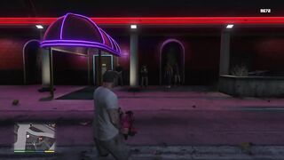 Grand Theft Auto V Trevor attacked the safe house.