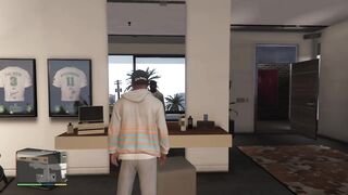 Grand Theft Auto V Franklin playing draft in yellow jack S2