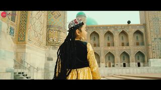 Chamkegaa India - Official Music Video Alisha Chinai Furkat Azamov.