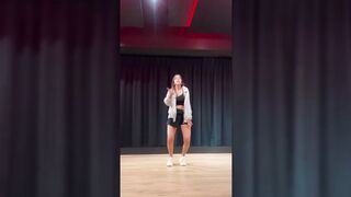 Indian Girl Kashish Mehta Dance
