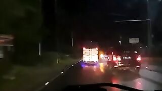 Walaupun tak saling kenal