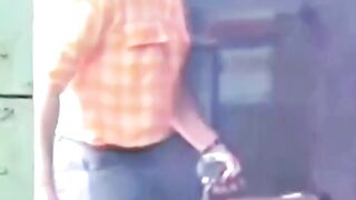 Border 2 song payari lage