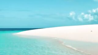 الله أقرب إليك من ٱولئك البعيدين والله أحن عليك من هؤلاء القريبين