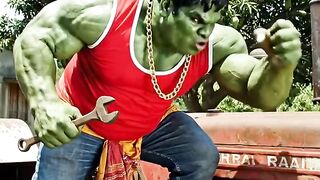 _Puroskar-e Bodole_ Hulk Pela GIANT Kola_