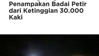 Fenomena petir di atas awan ketinggian 30,000 meter