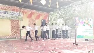 Funny_dance_in_school_????_Full_enjoy