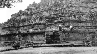 Candi Borobudur Dengan stupa puncak masih belum dipugar, Magelang ,Jawa Tengah (1890)