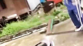 Kepalanya kejepit