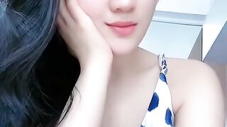 Ketika kau berada di sisiku, rasanya seolah dunia ini milik kita.